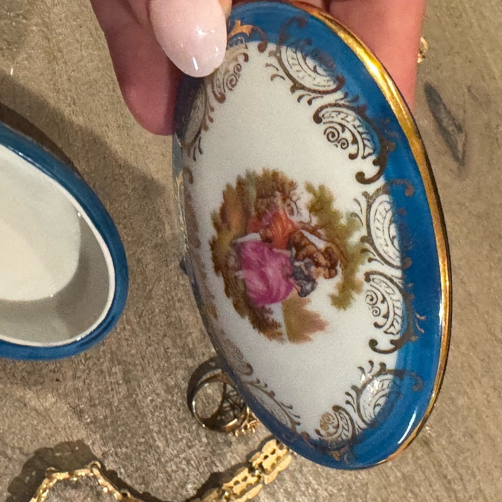 Limoges France oval vintage trinket box - Picture 9 of 10